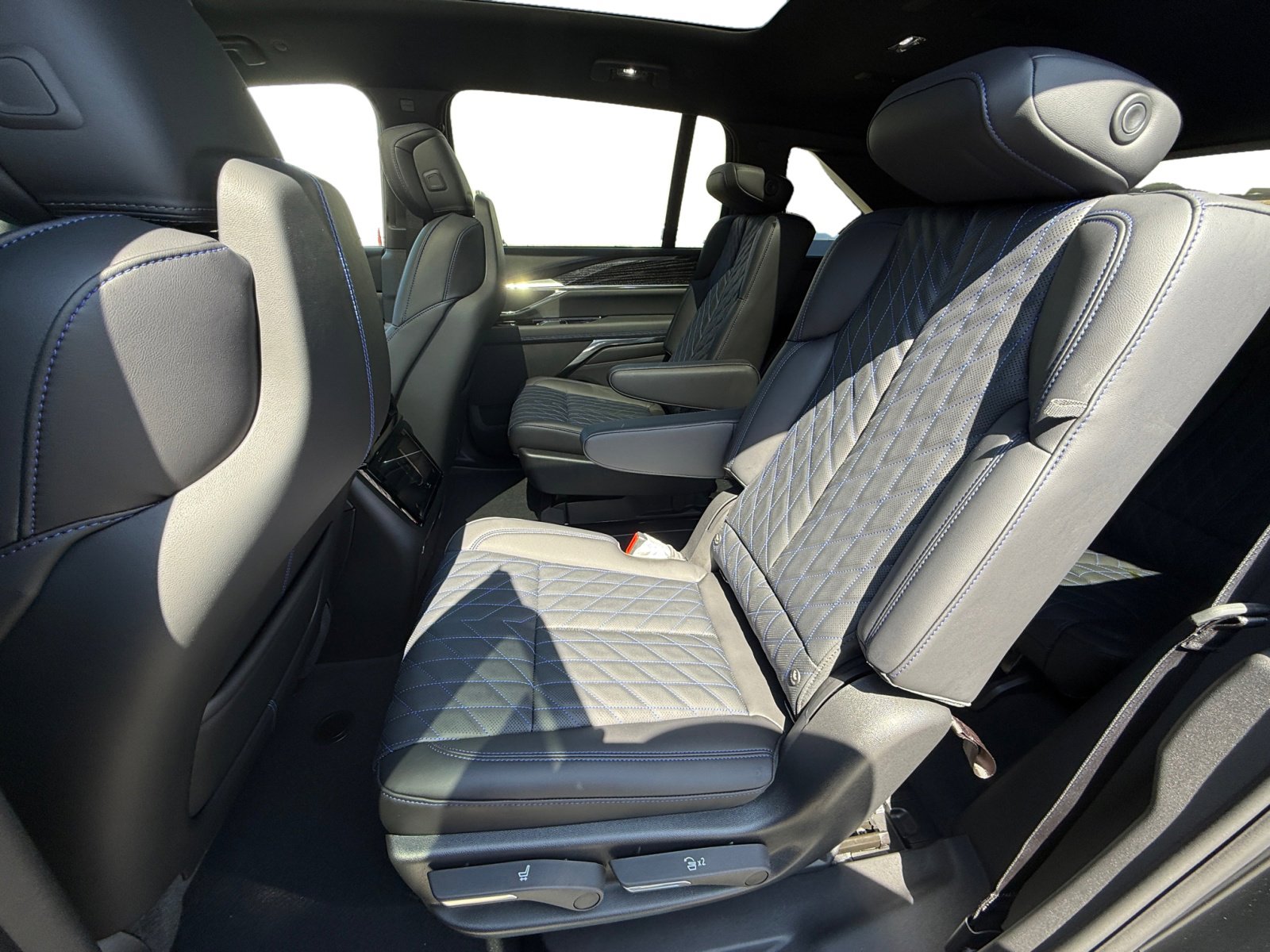 2026 Cadillac Escalade IQ Luxury photo 15
