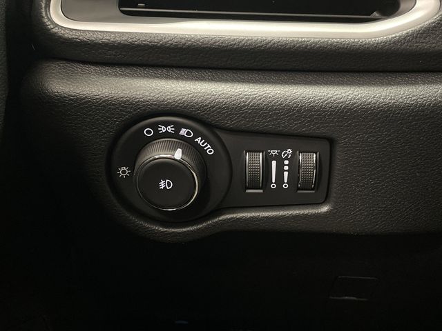 2025 Chrysler Pacifica photo 22