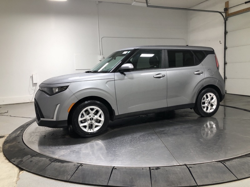 2023 Kia Soul S photo 2