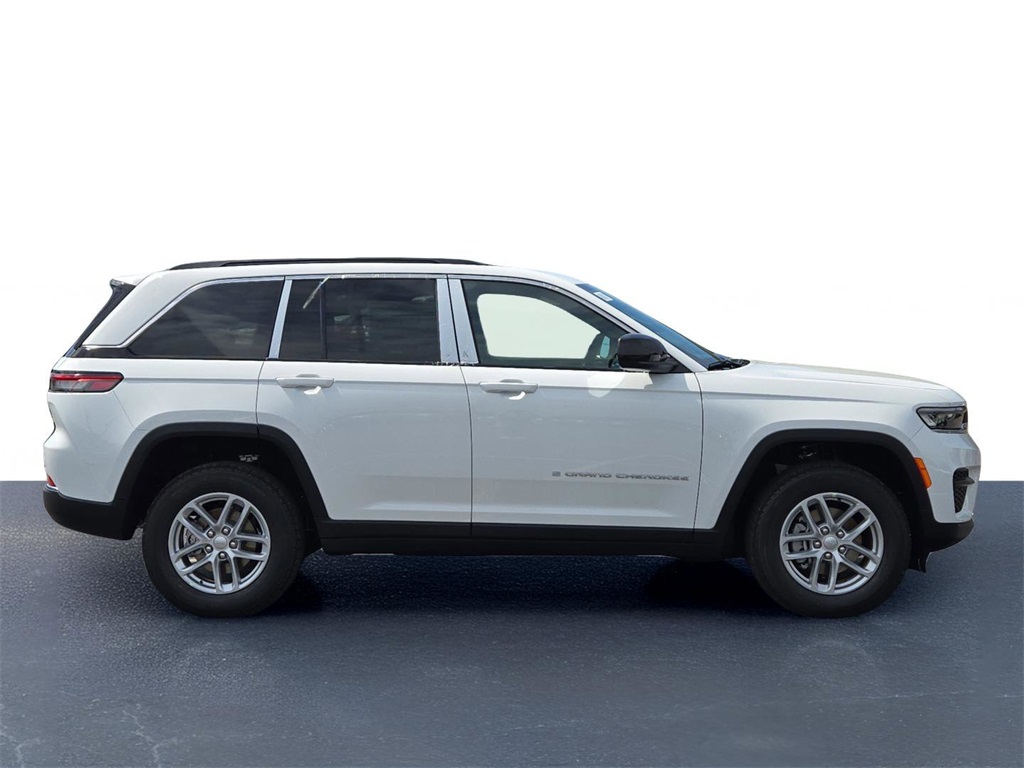 2025 Jeep Grand Cherokee Laredo X photo 2