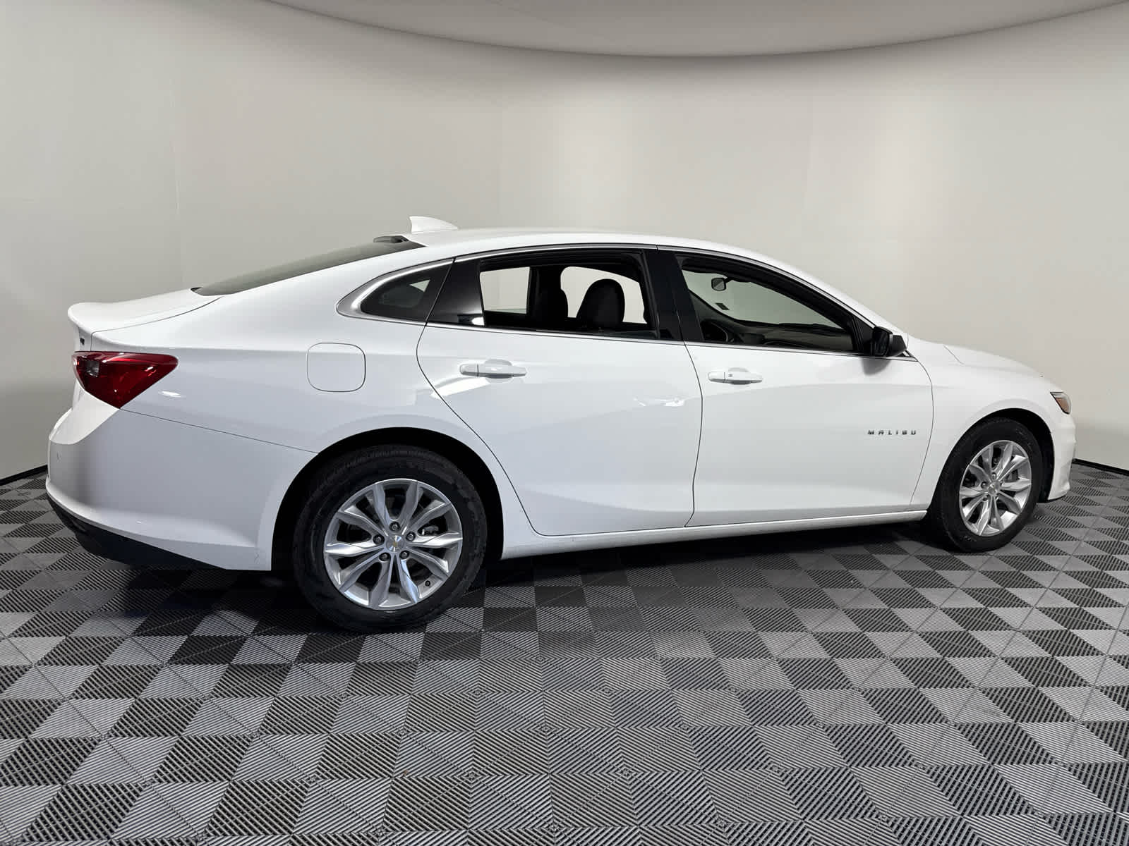 2024 Chevrolet Malibu 1LT photo 7
