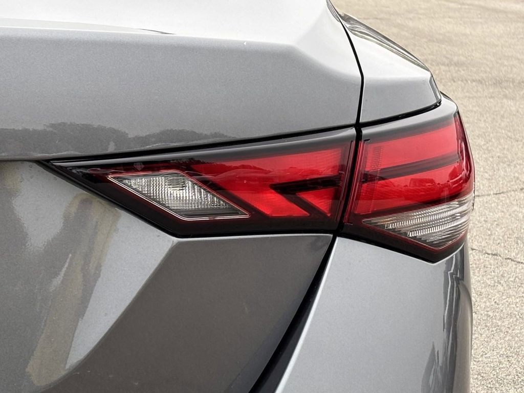 2025 Nissan Sentra SV photo 3