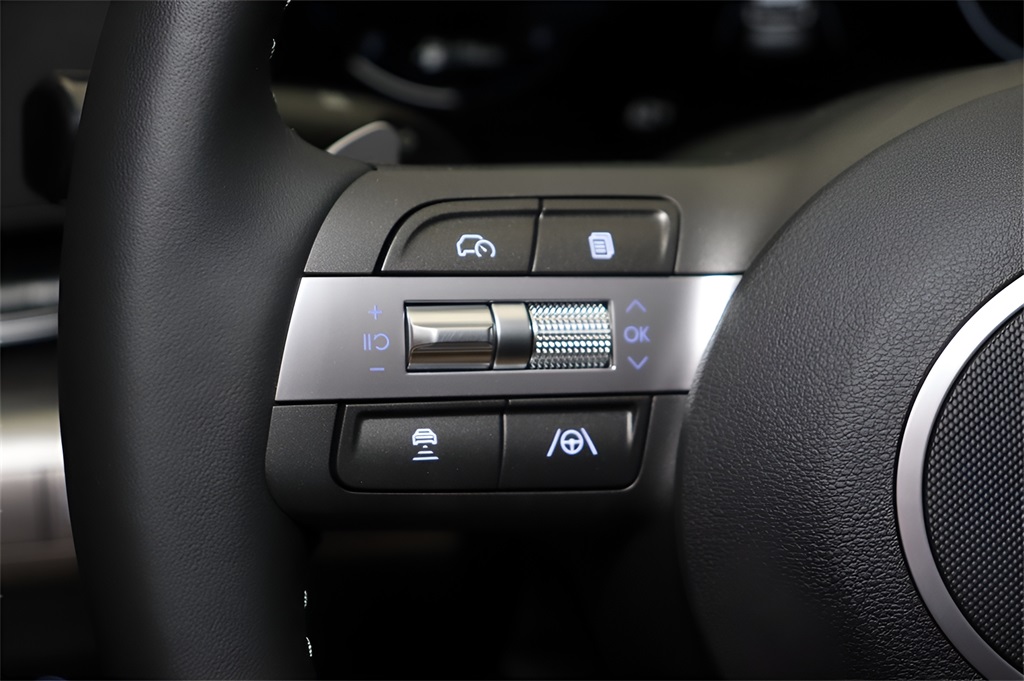 2025 Hyundai Kona SEL photo 8