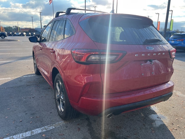 2023 Ford Escape ST-Line photo 4