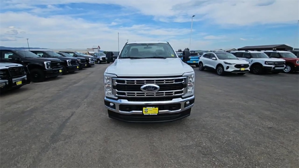 2025 Ford F-350 XLT photo 3