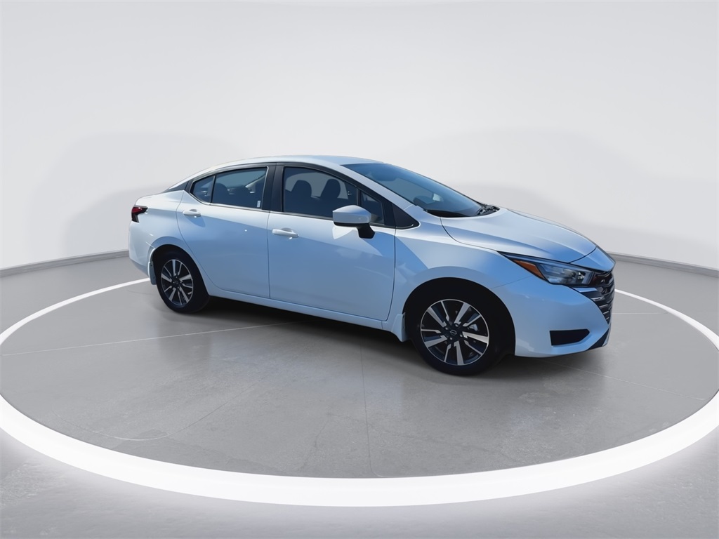 2025 Nissan Versa 1.6 SV photo 2
