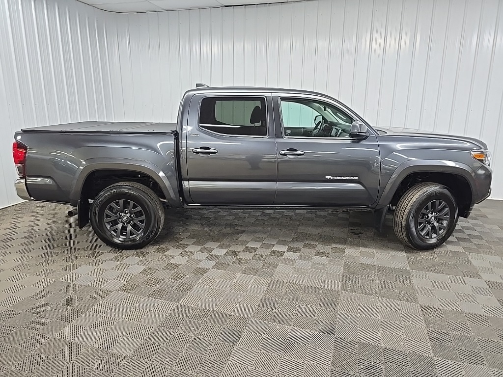 2022 Toyota Tacoma SR5 V6 photo 2