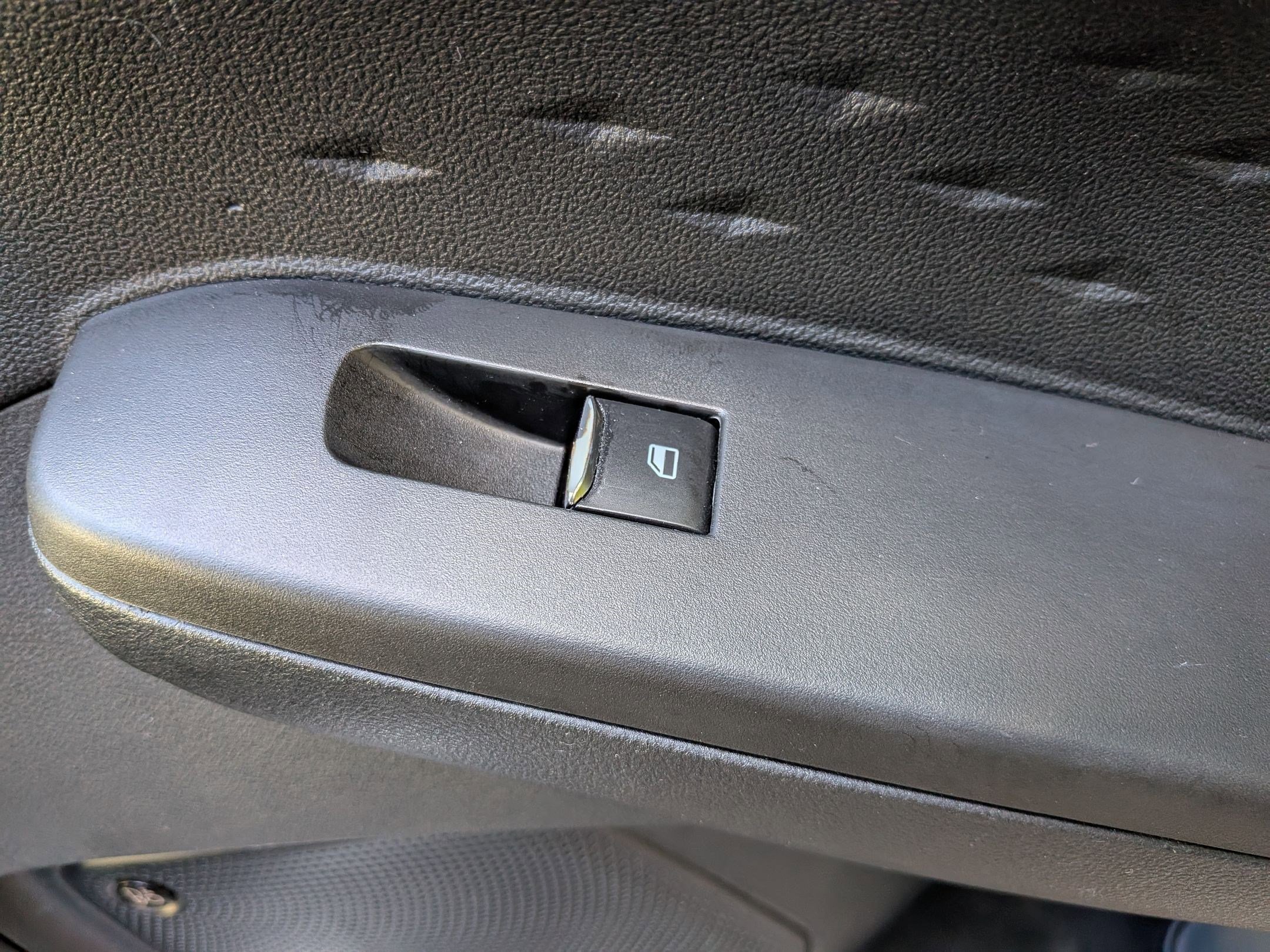 2020 Ford Escape Titanium photo 34