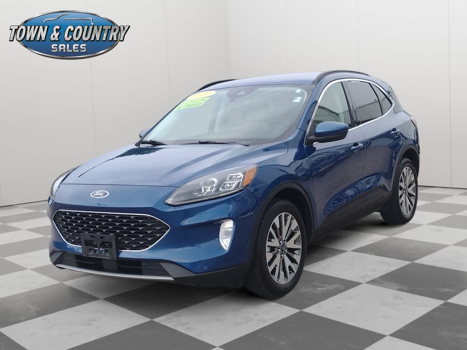 2022 Ford Escape Titanium Hybrid photo 3