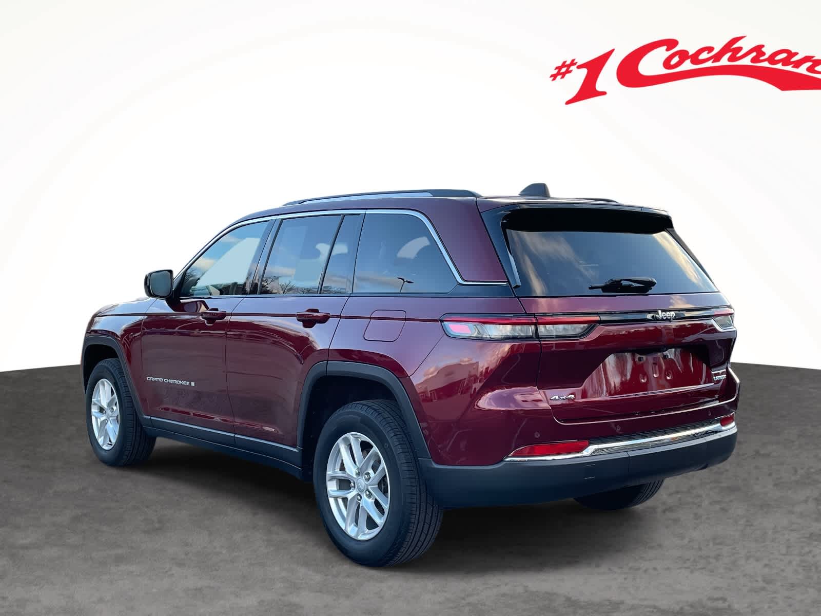 2023 Jeep Grand Cherokee Laredo photo 4