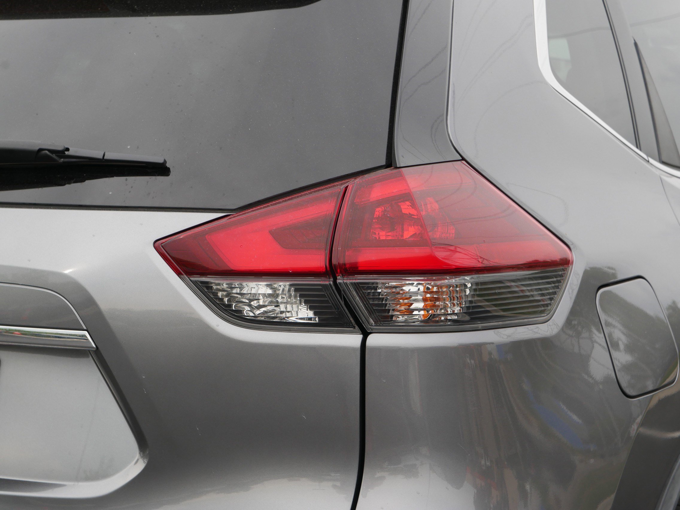 2019 Nissan Rogue SV photo 17