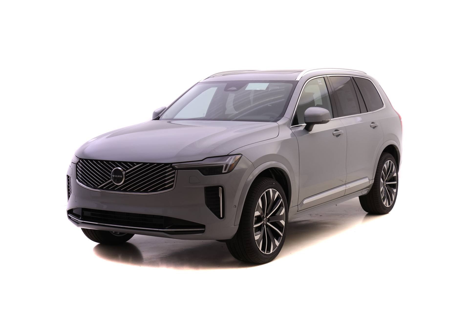 2026 Volvo XC90 Plus's photo