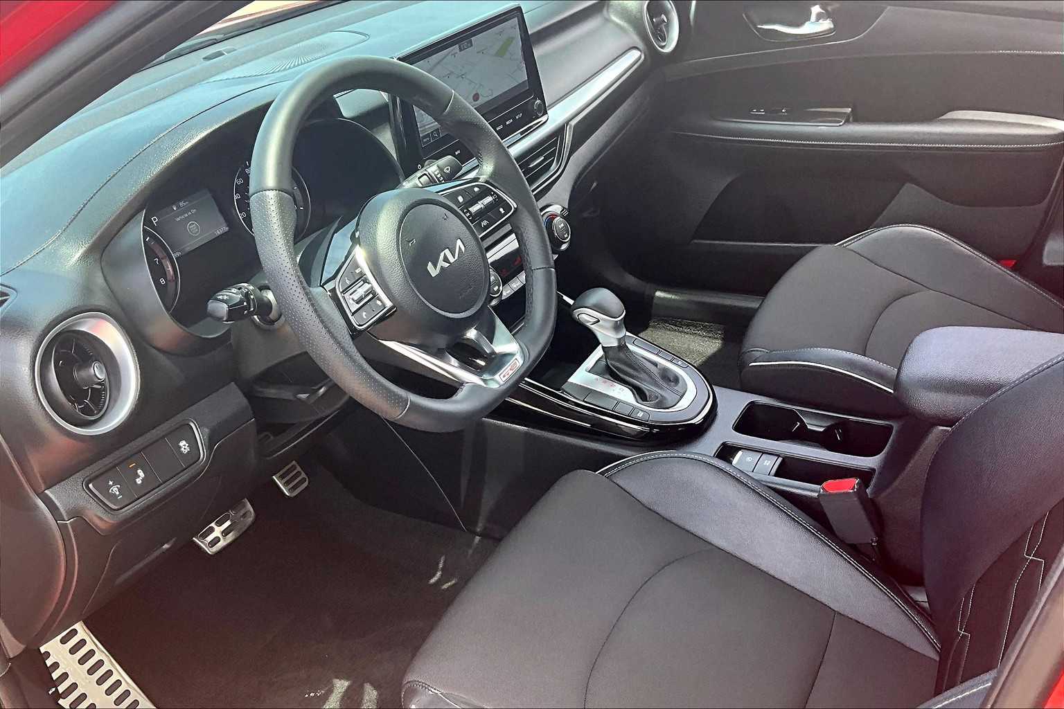 2024 Kia Forte GT-Line photo 17