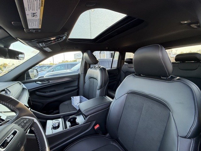 2025 Jeep Grand Cherokee Altitude X photo 12