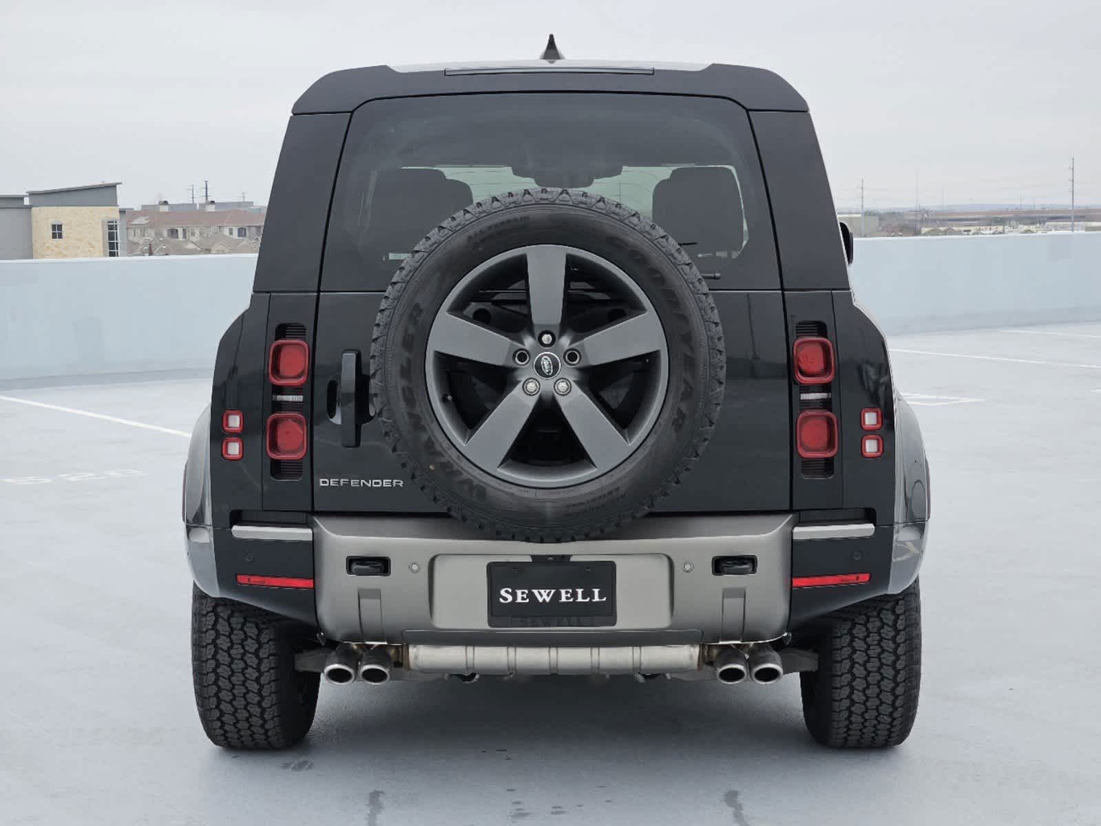2025 Land Rover Defender 110 X-Dynamic SE photo 6