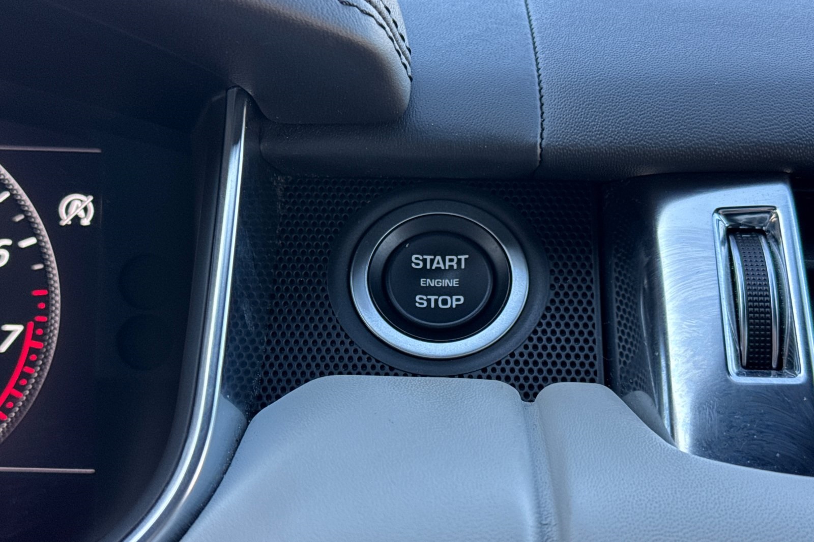 2022 Land Rover Range Rover Sport SVR photo 20