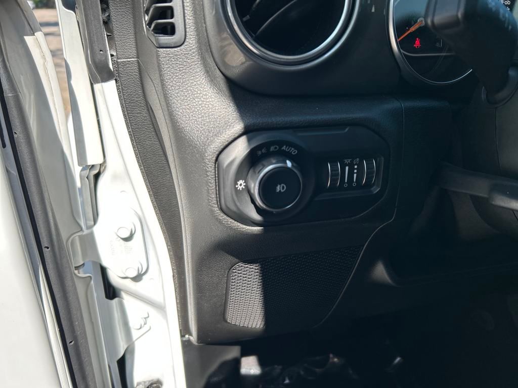 2021 Jeep Wrangler Unlimited Sahara photo 12