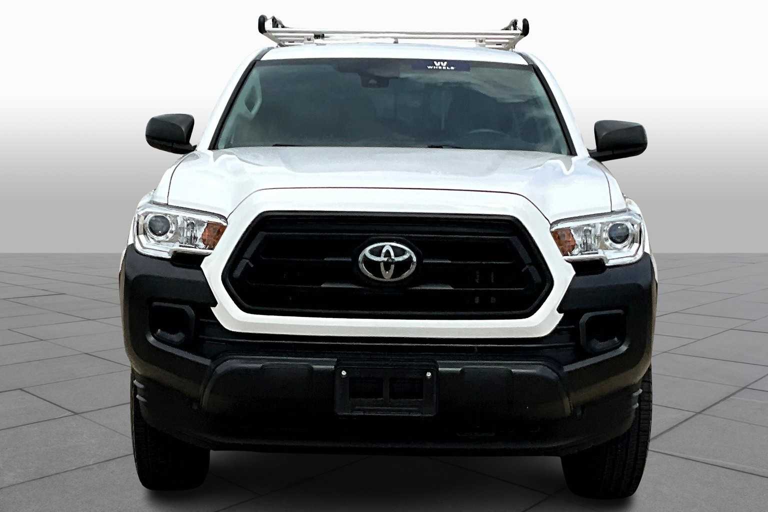 2022 Toyota Tacoma SR Access Cab photo 3