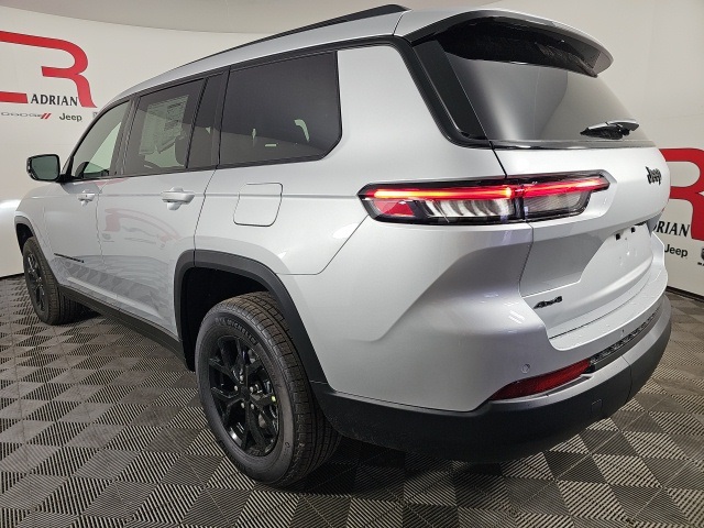2025 Jeep Grand Cherokee Altitude photo 5