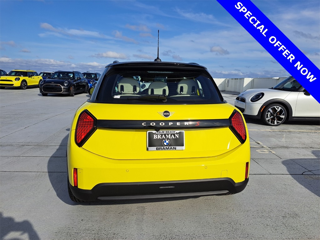2025 Mini Cooper 4 Door Hardtop Signature photo 4