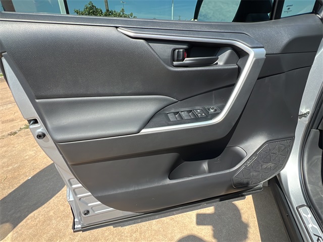 2025 Toyota RAV4 LE photo 15
