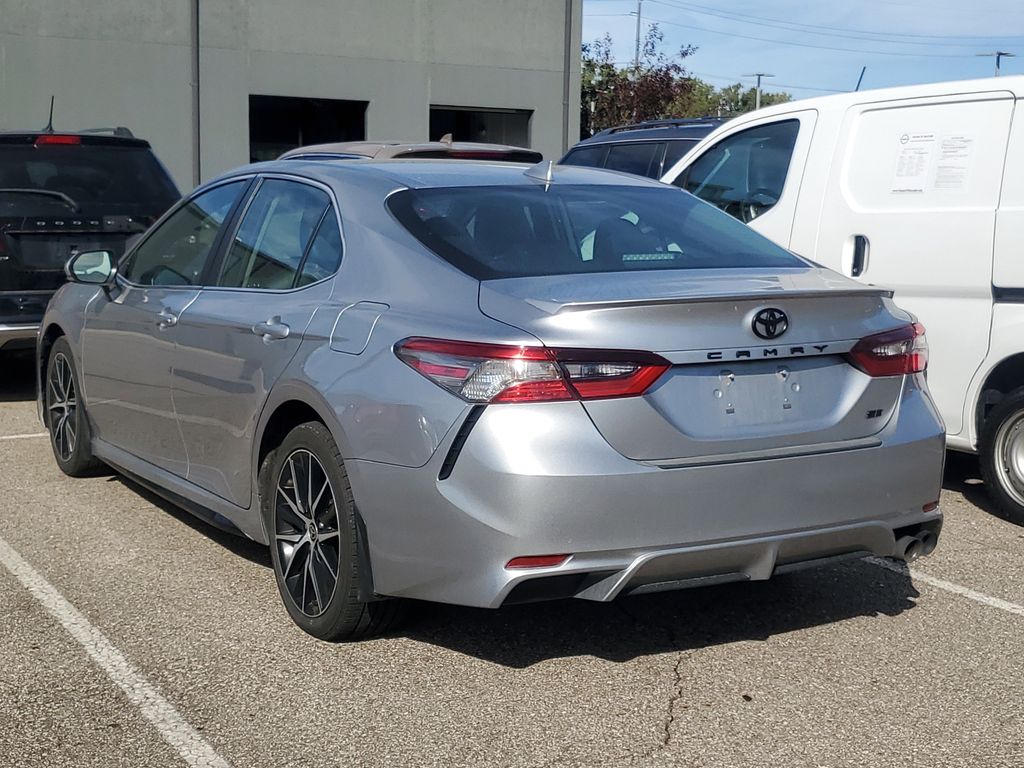 2023 Toyota Camry SE photo 3