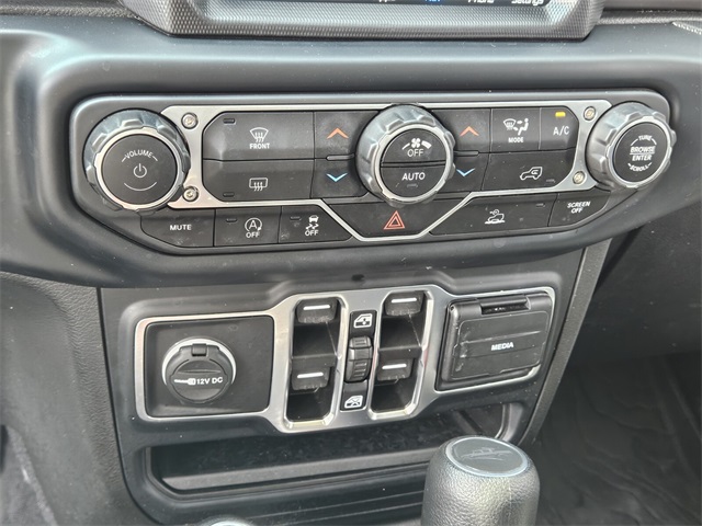 2023 Jeep Gladiator Willys photo 19