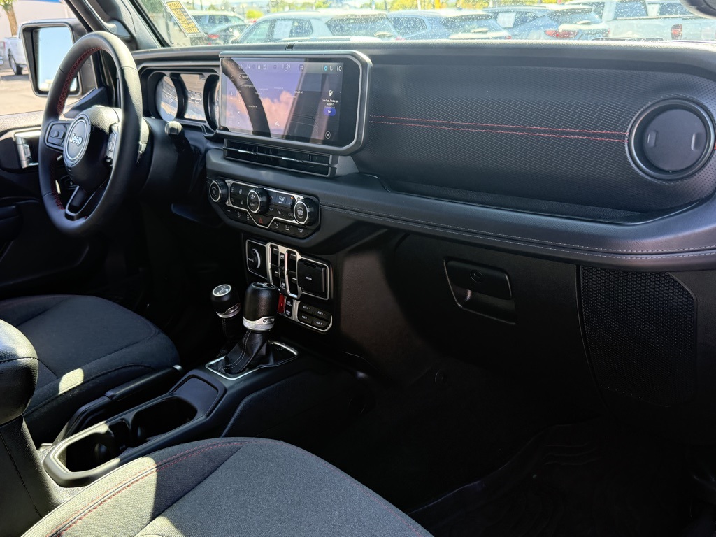 2024 Jeep Wrangler Rubicon photo 27