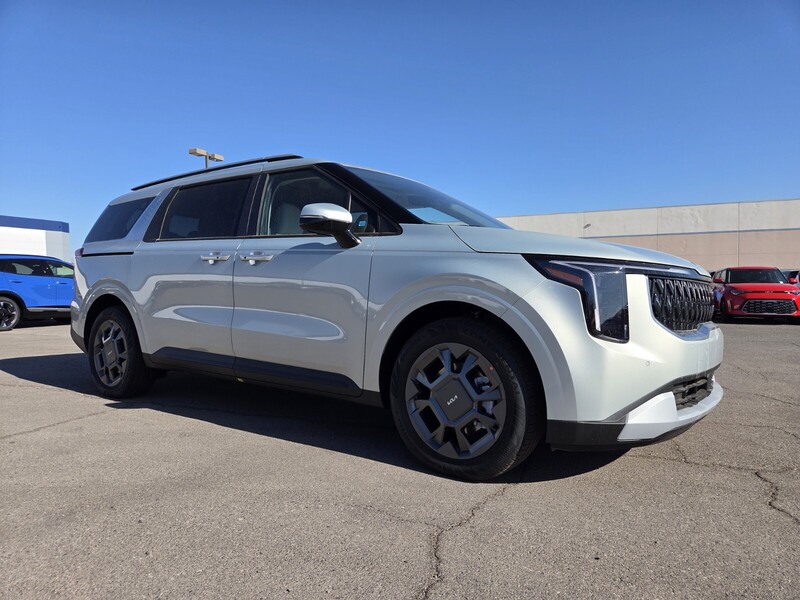 2026 Kia Carnival EX photo 2