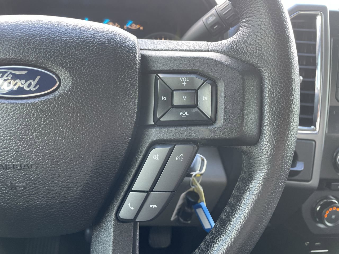 2015 Ford F-150 XLT photo 25