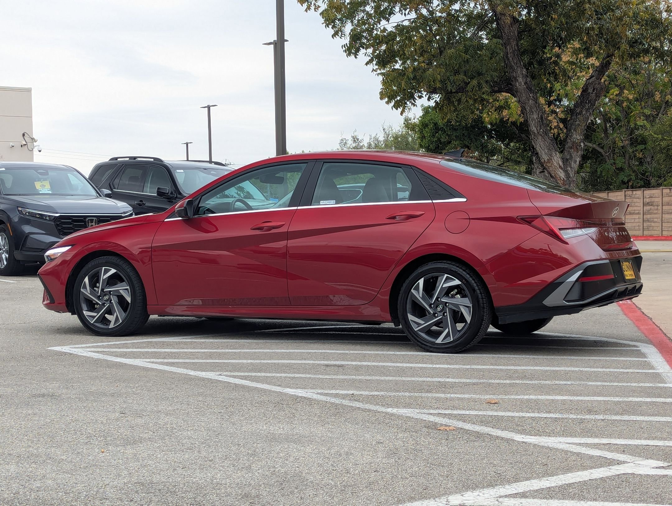 2024 Hyundai Elantra Limited photo 4