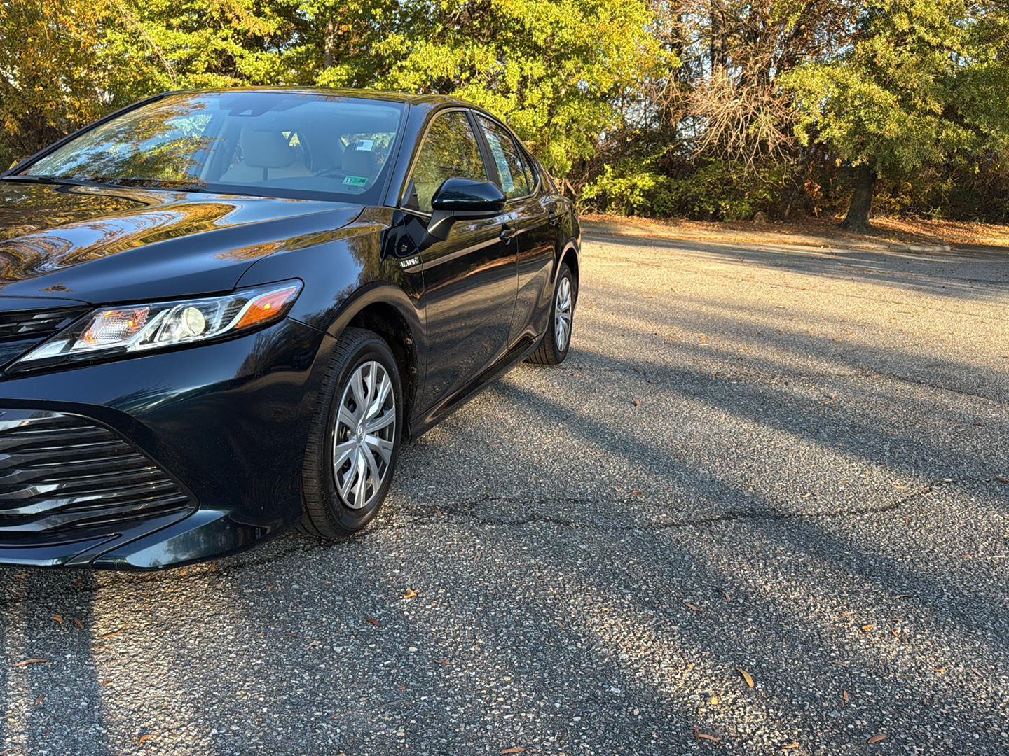 2020 Toyota Camry Hybrid LE photo 4