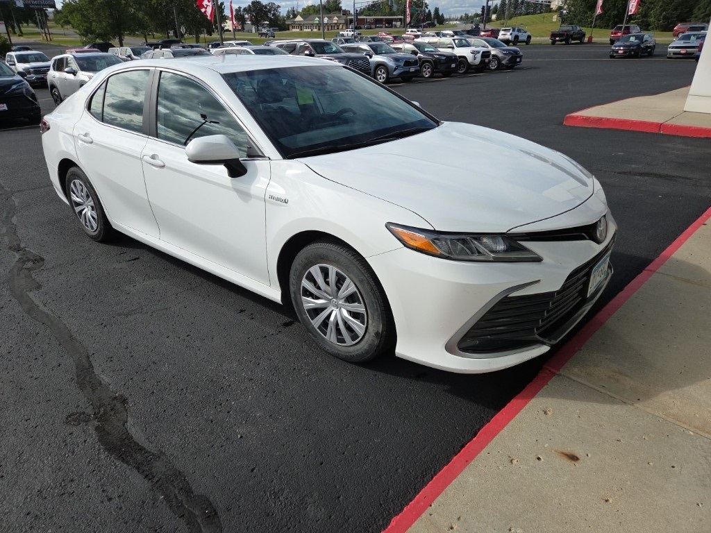 2021 Toyota Camry Hybrid LE photo 2