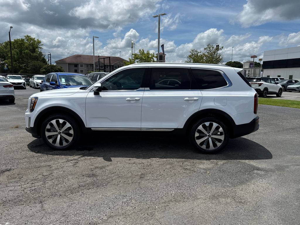 2022 Kia Telluride EX photo 3