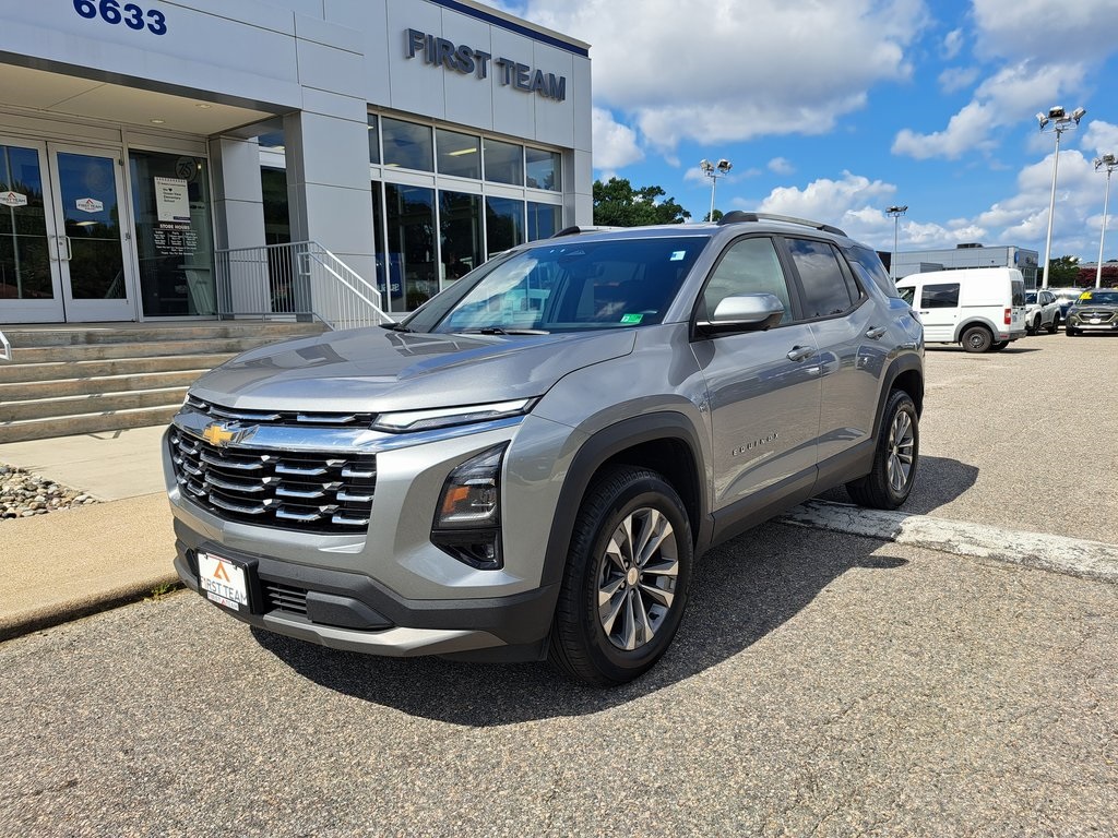 2025 Chevrolet Equinox LT photo 2