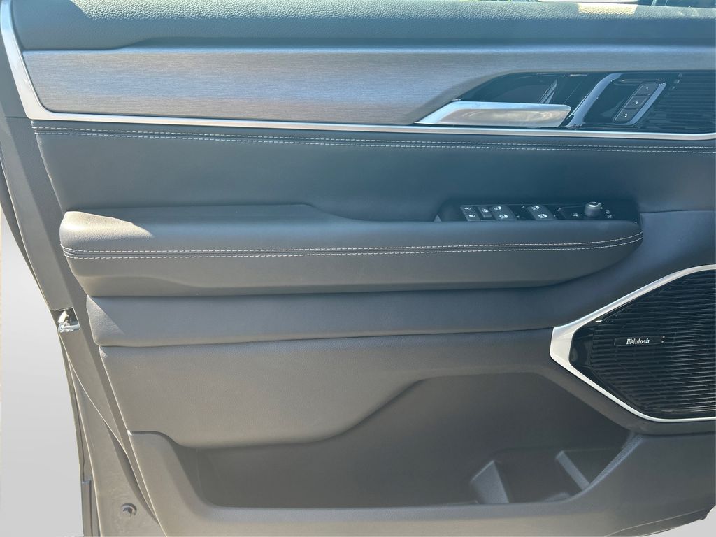 2025 Jeep Wagoneer Series III photo 19