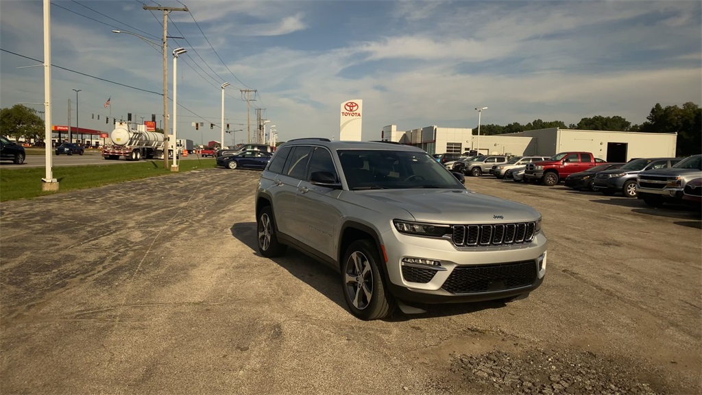 2022 Jeep Cherokee Limited 4xe photo 2