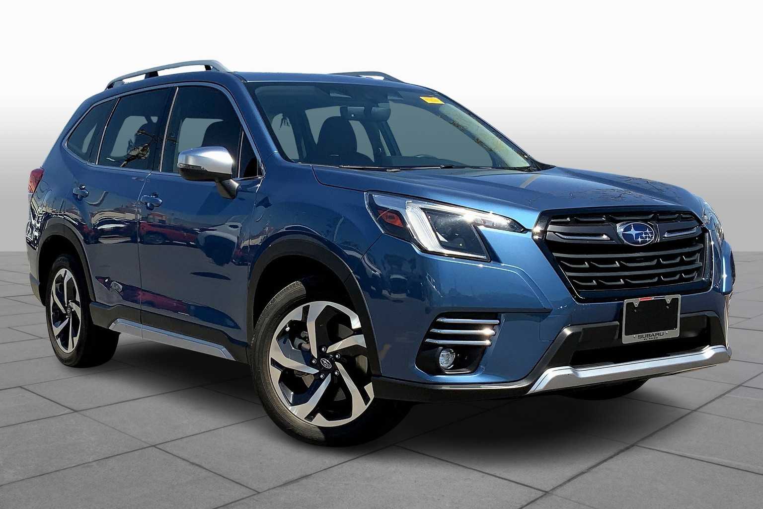 2023 Subaru Forester Touring photo 2
