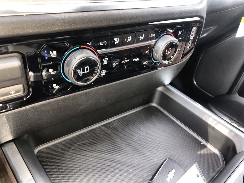 2025 Chevrolet Silverado 2500HD High Country photo 19