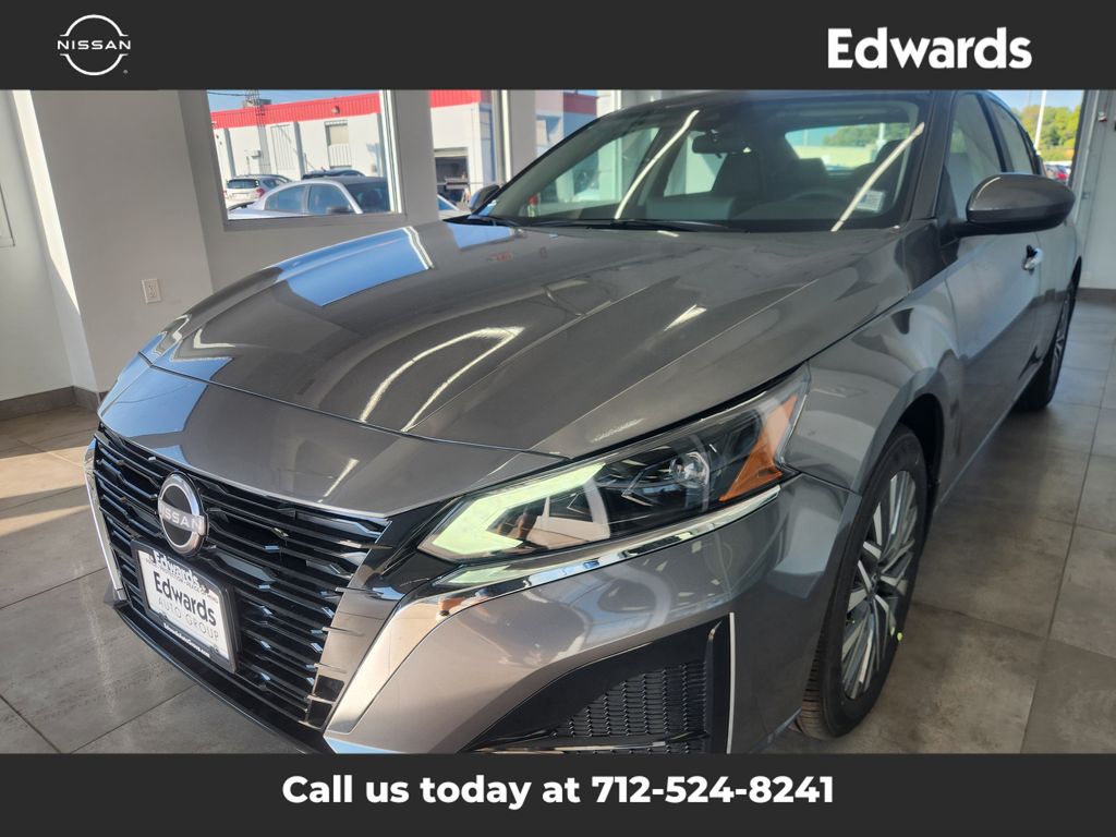 2025 Nissan Altima SV photo 3