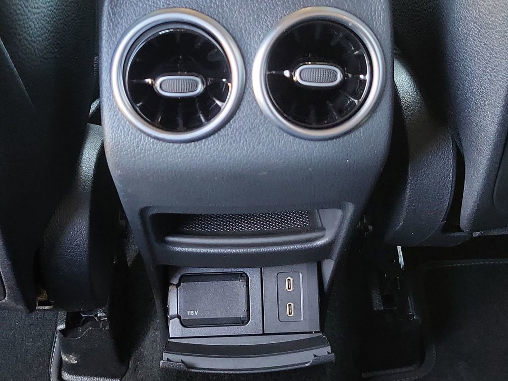 2024 Mercedes Benz GLB 250 photo 19