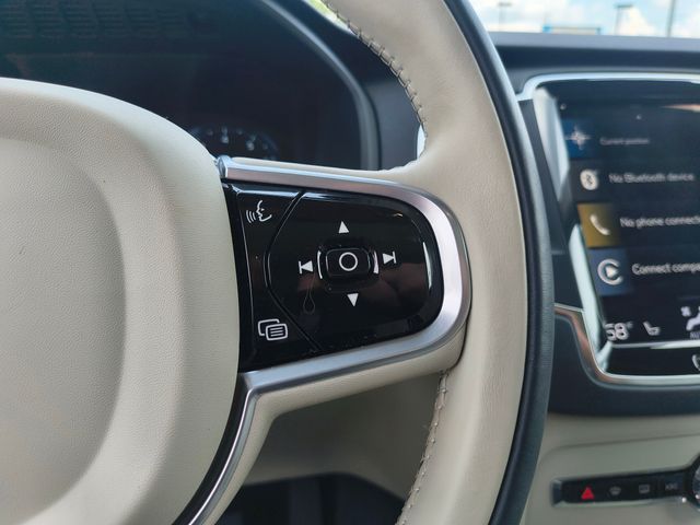 2022 Volvo XC90 T5 Momentum photo 4