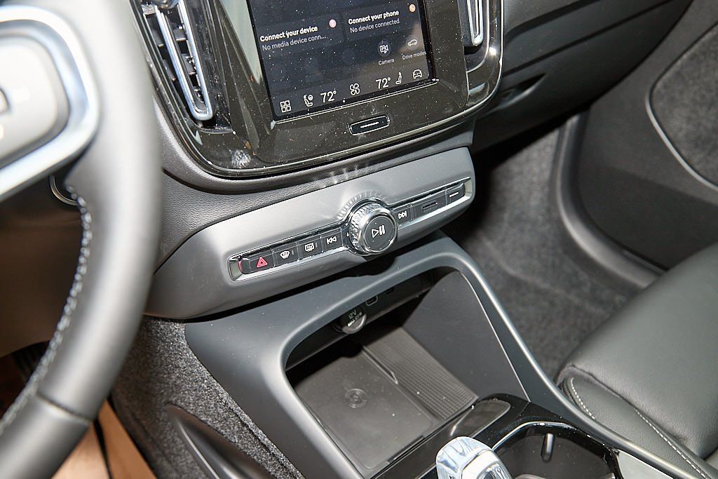 2026 VOLVO XC40 - Image 15