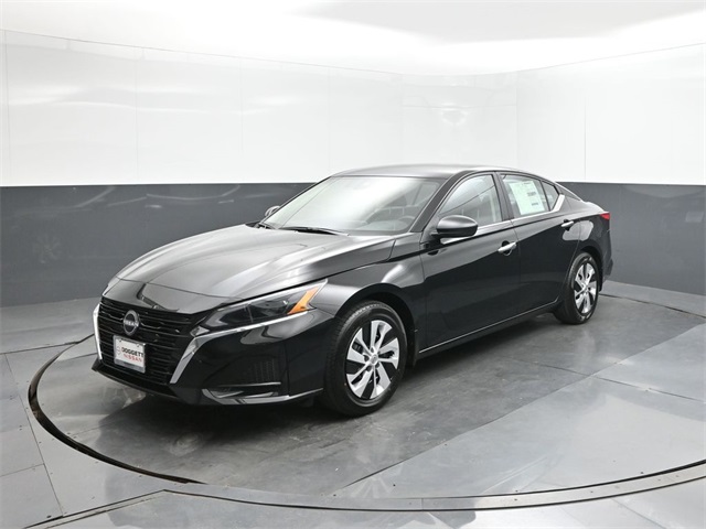 2025 Nissan Altima S's photo