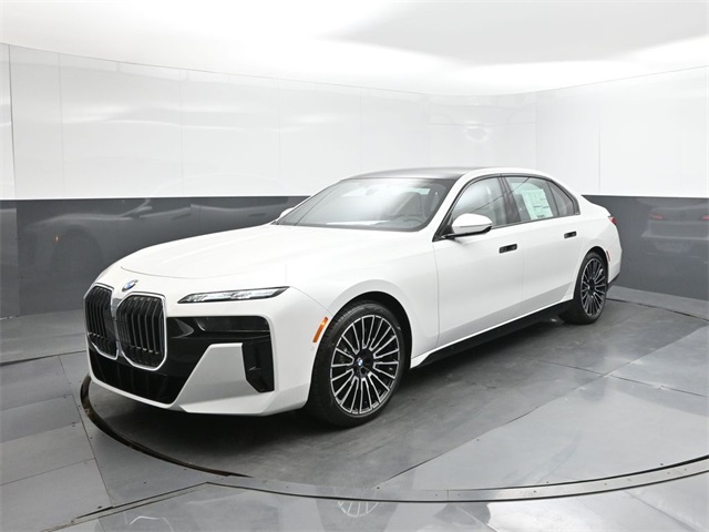 2025 BMW 7 Series 740i's photo