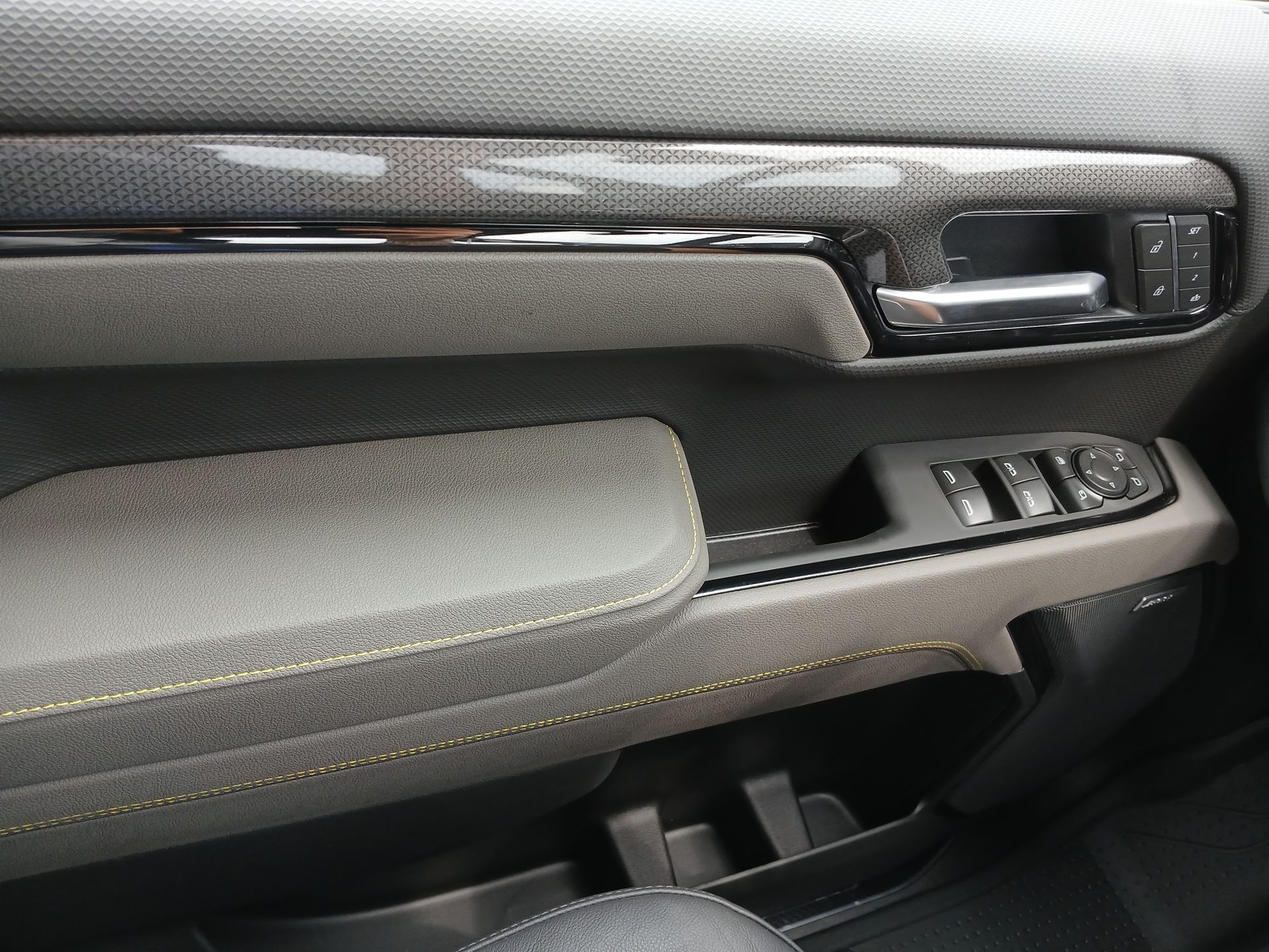 2025 Chevrolet Silverado 1500 ZR2 photo 21