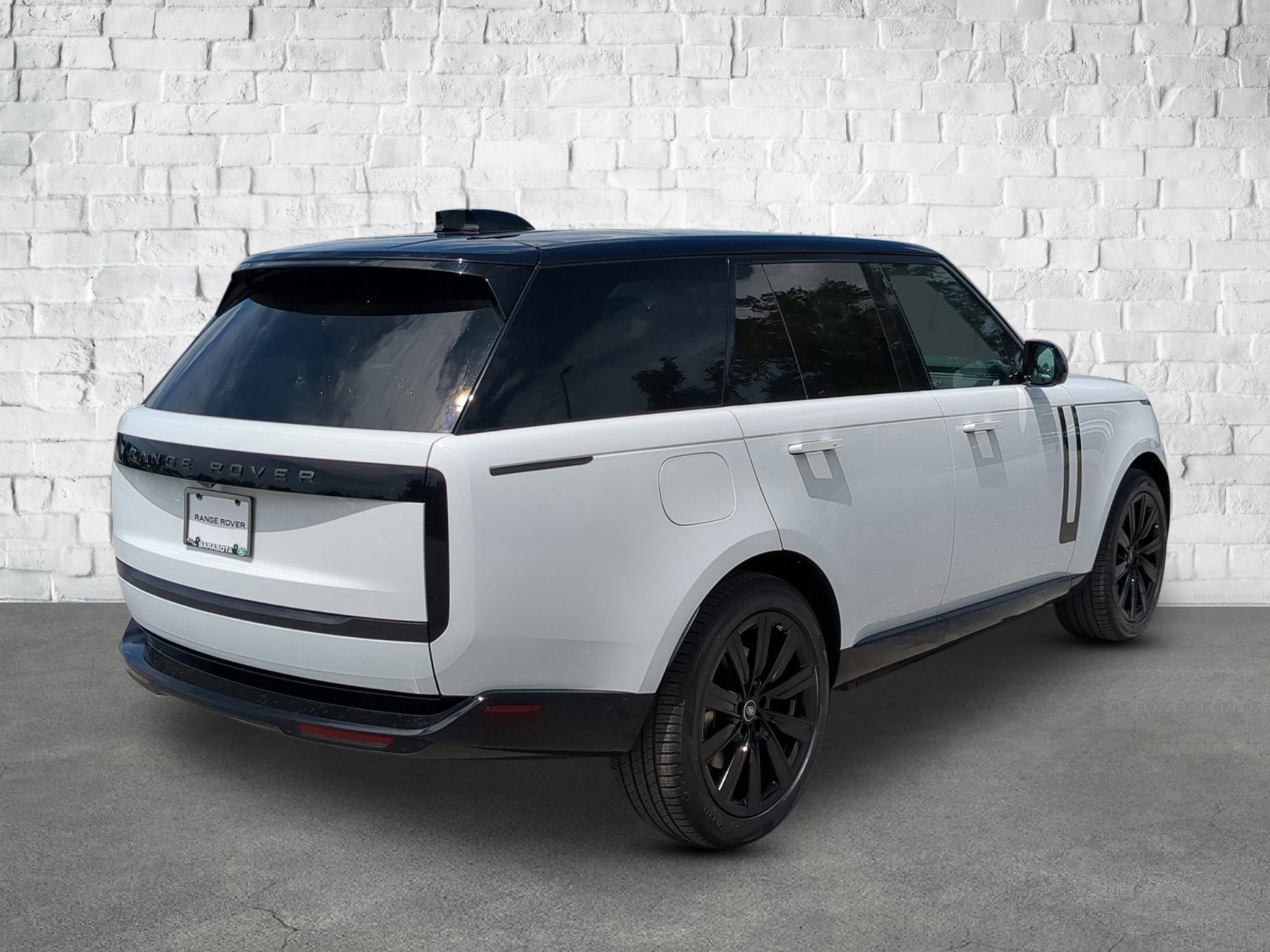 2025 Land Rover Range Rover SE photo 3