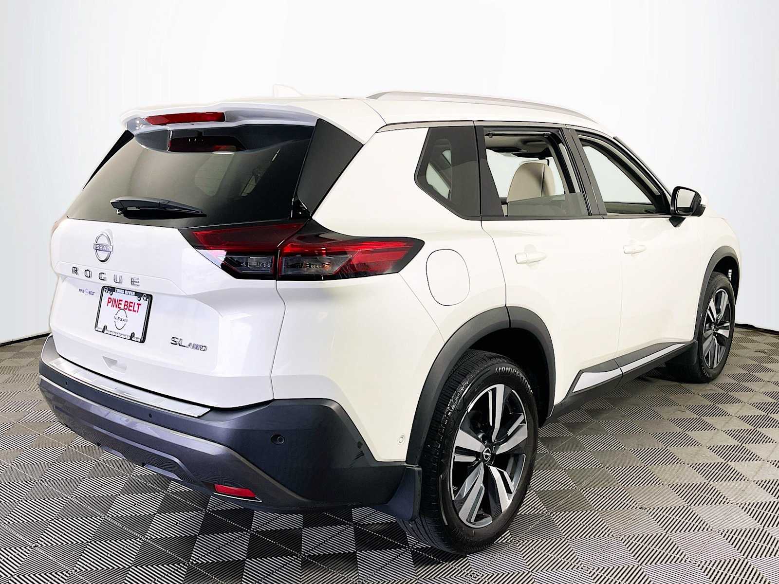 2023 Nissan Rogue SL photo 4