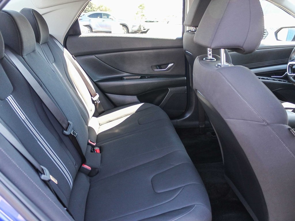 2024 Hyundai Elantra SEL photo 17