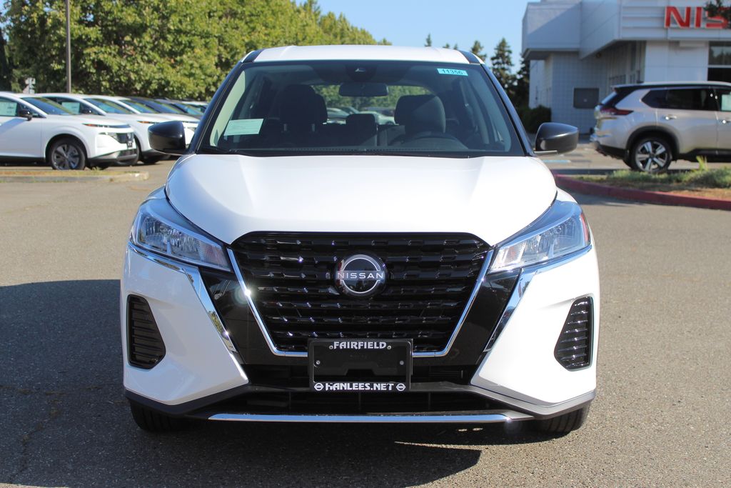 2025 Nissan Kicks Play S photo 2